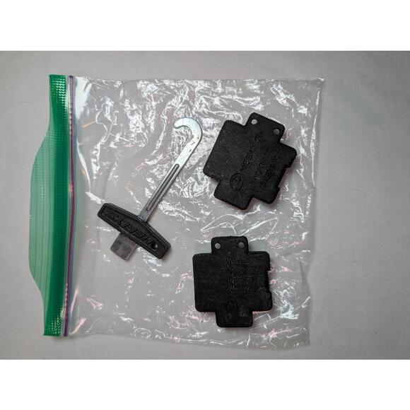 Heelys Men's 7 Women's 8.5 Black and Pink Roller Shoes with Extra Parts - Picture 7 of 7